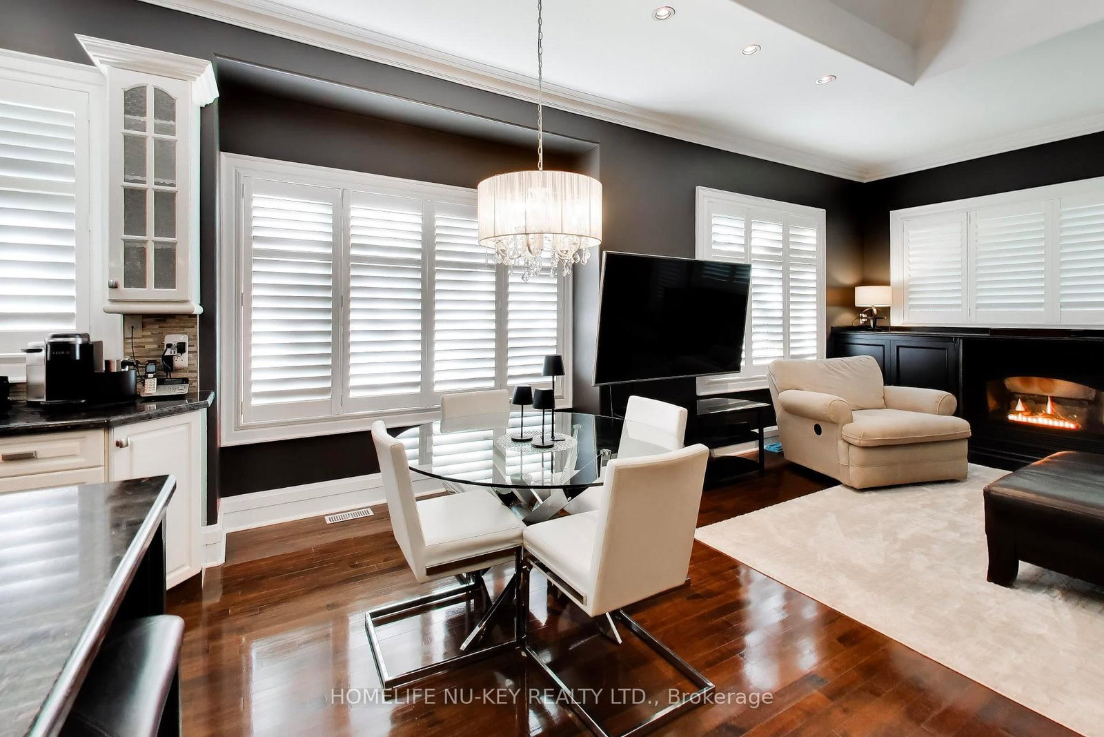 38 CASTLE Drive • Barrie, ON photo 11