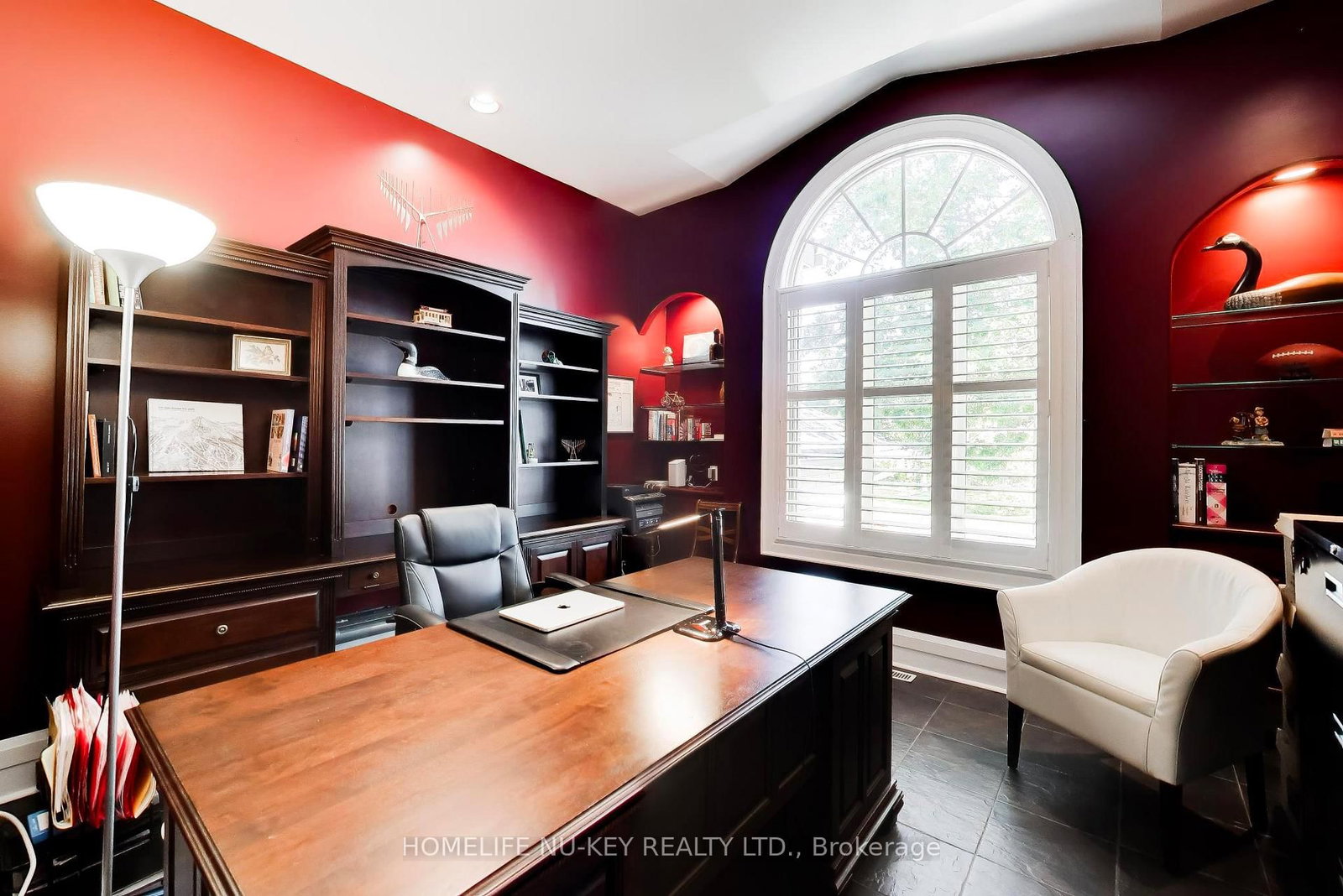 38 CASTLE Drive • Barrie, ON photo 14