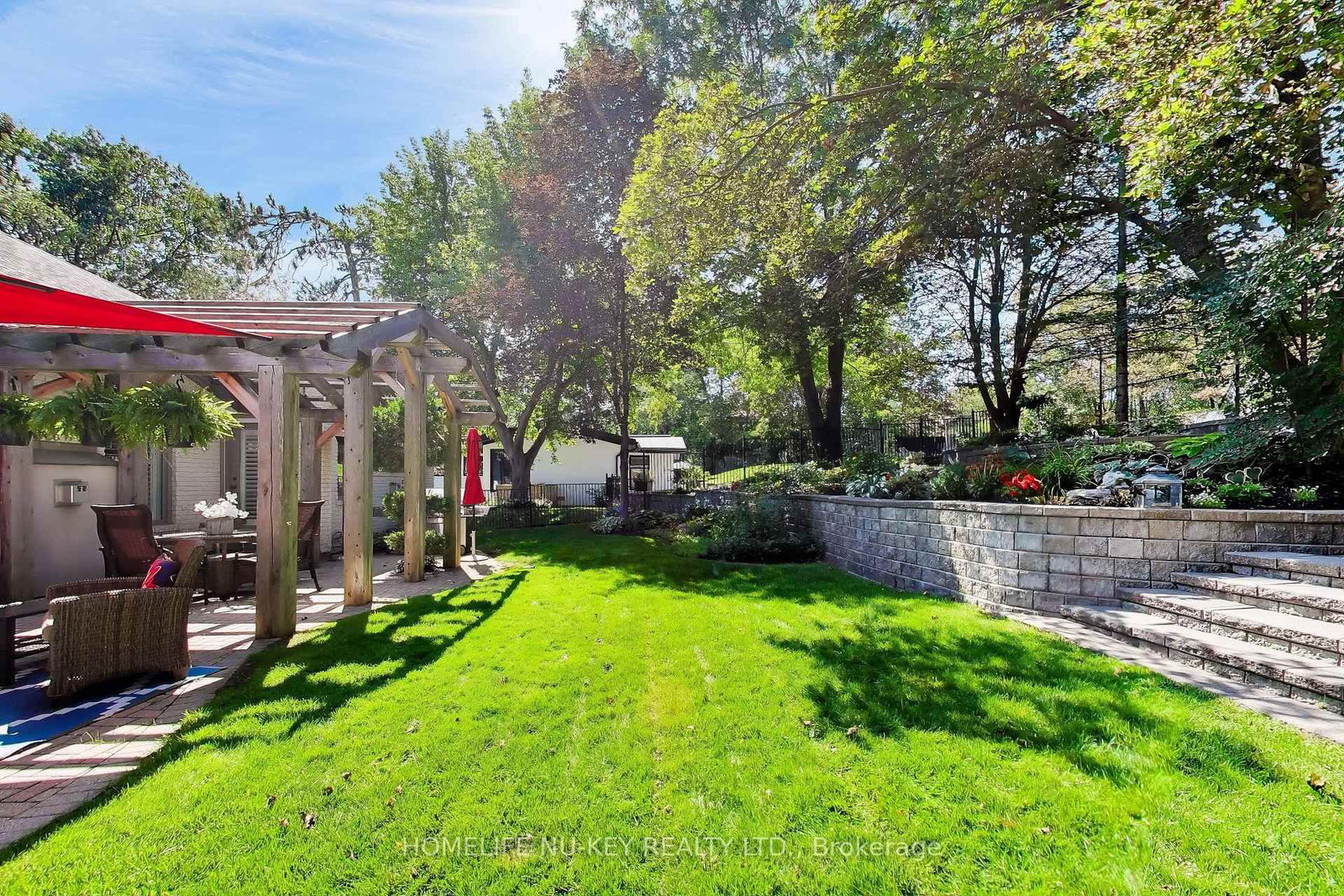 38 CASTLE Drive • Barrie, ON photo 42