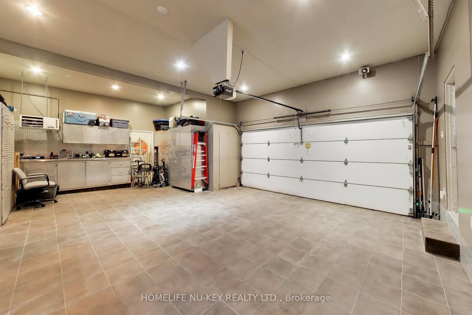 38 CASTLE Drive • Barrie, ON photo 46