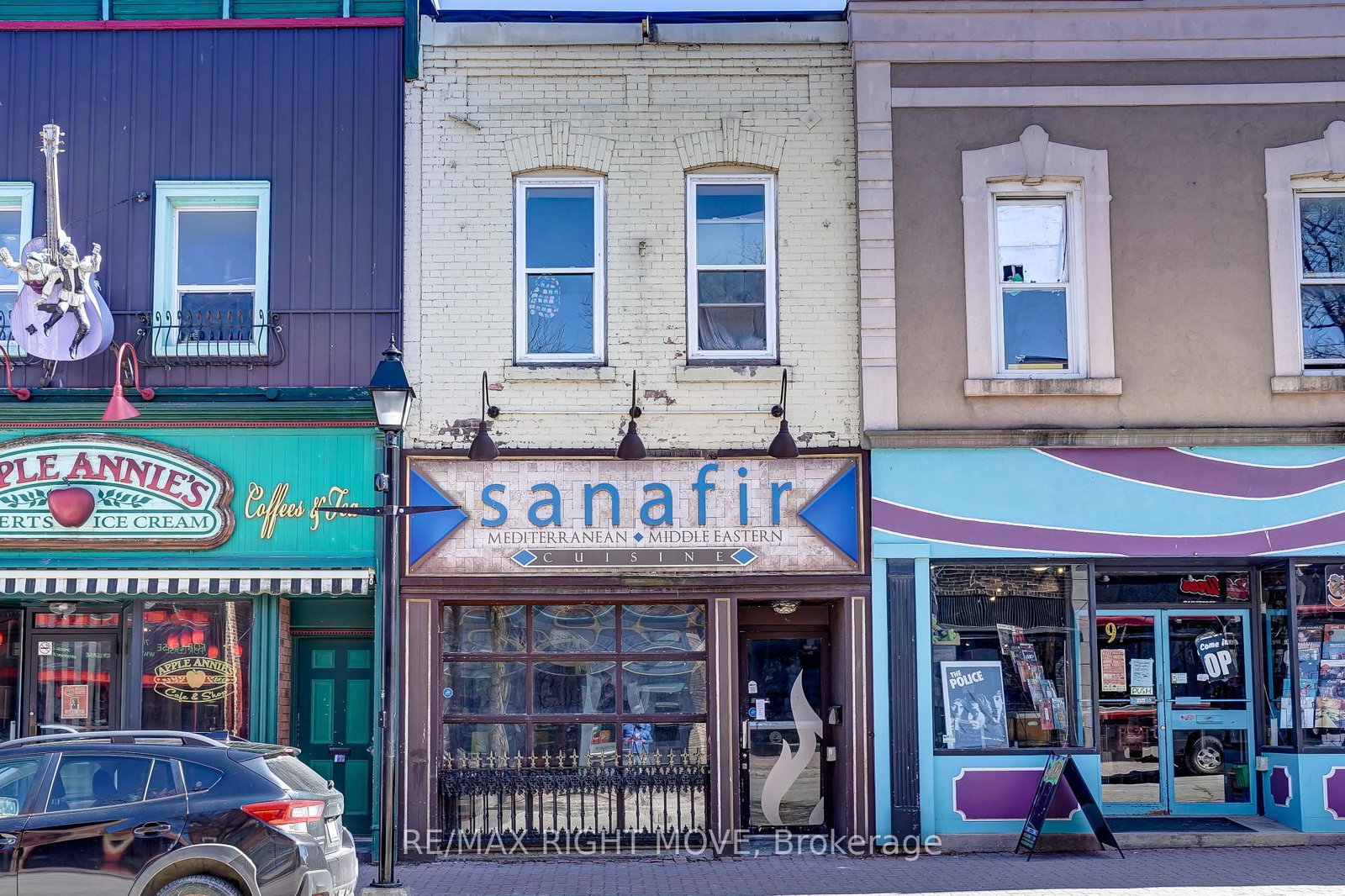 99 Mississaga Street E