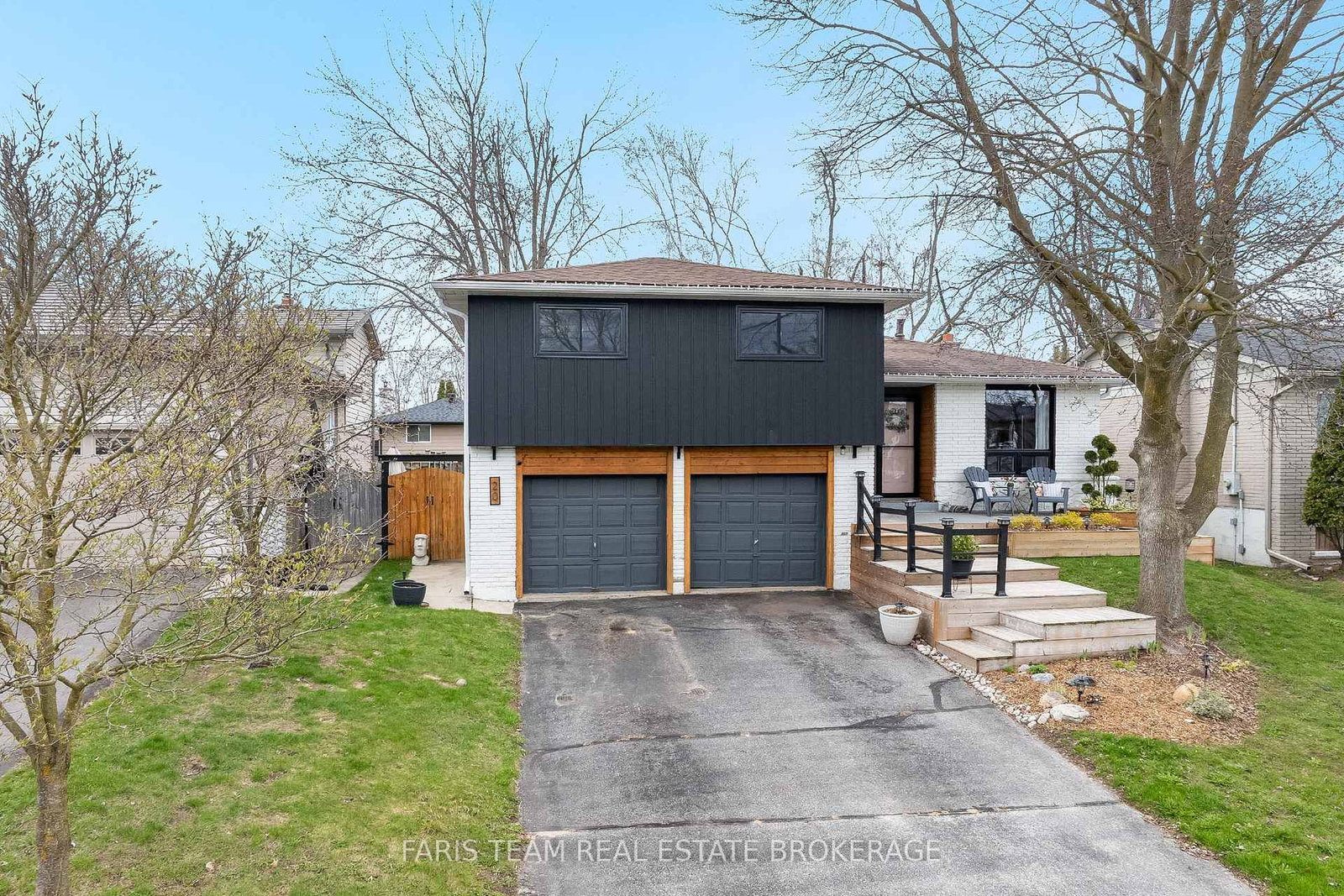 Detached House for sale at 20 Carol Road, Barrie, Ontario, L4N 3P5 - Allandale Heights - MLS: S13098208