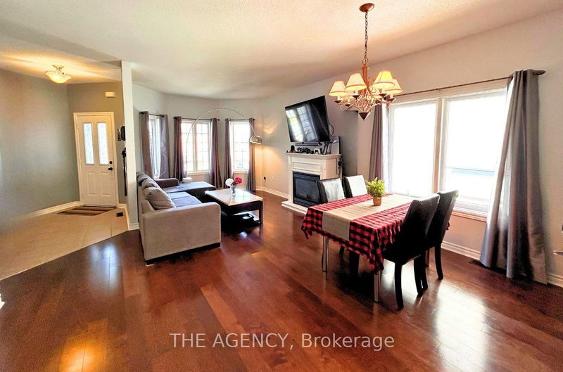 21 Silver Tr, Barrie, L4N 2S2 | Image 2