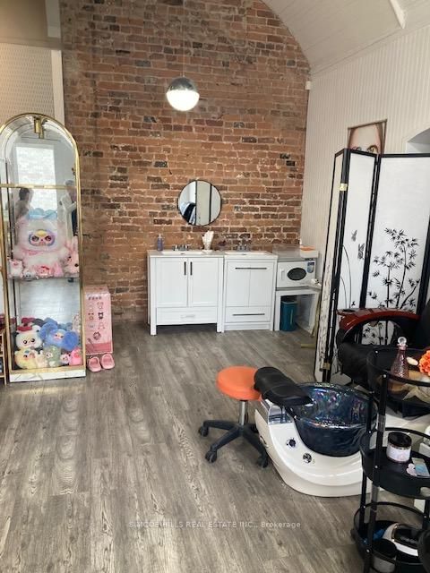 6 peter Street S - Photo 4