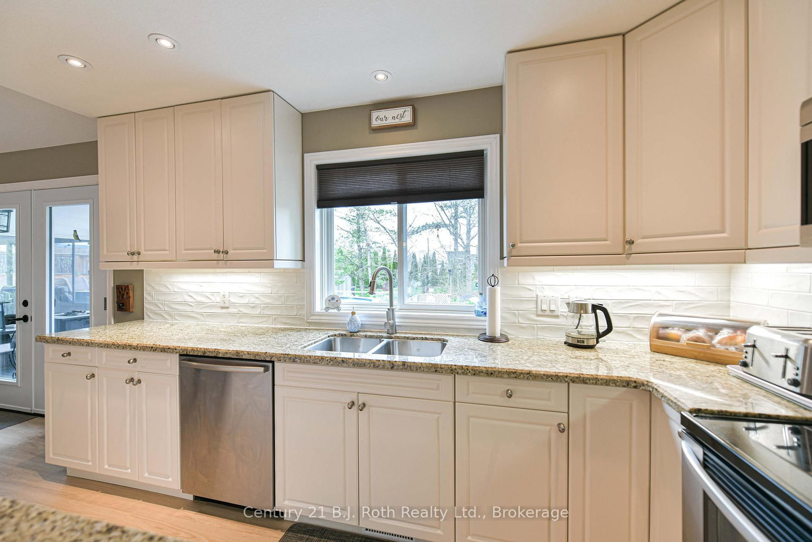 Listing Image 10