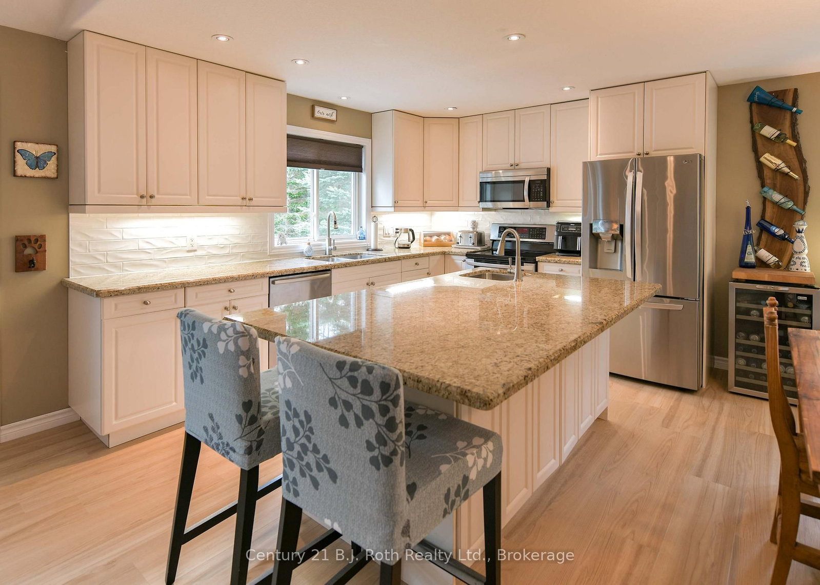 Listing Image 11