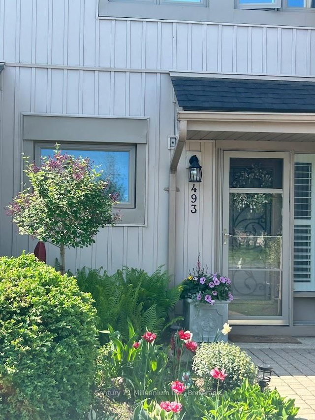 493 Oxbow Crescent