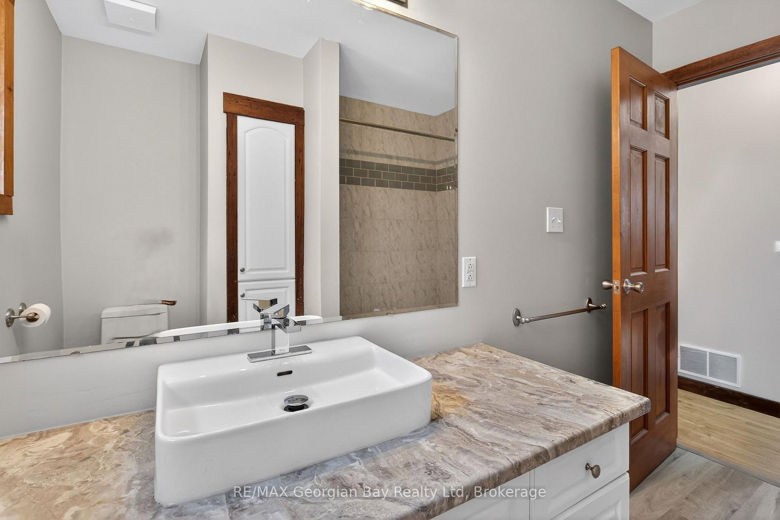 90 Farlain Lake Road W • Tiny, ON photo 13