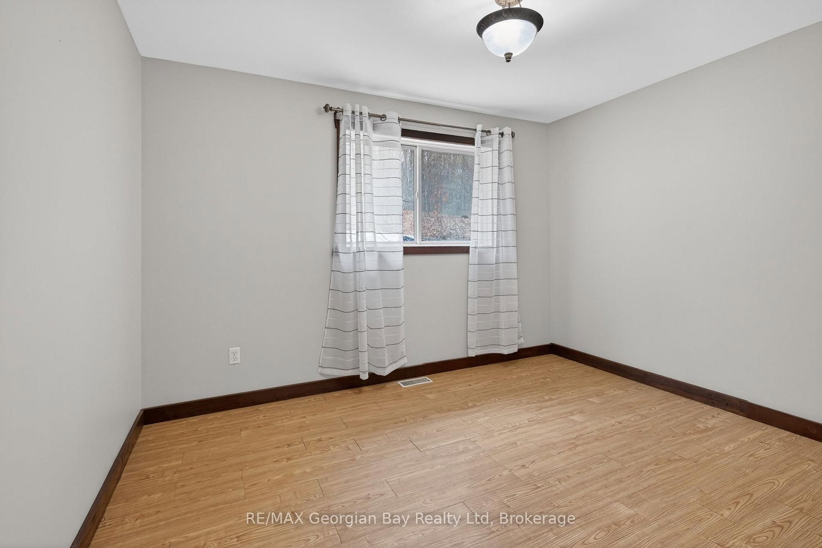 90 Farlain Lake Road W • Tiny, ON photo 14