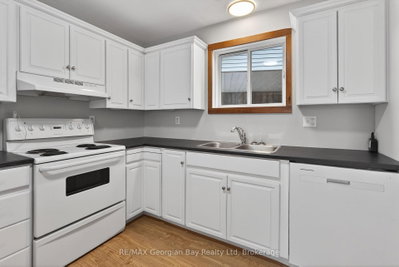 90 Farlain Lake Road W • Tiny, ON photo 5