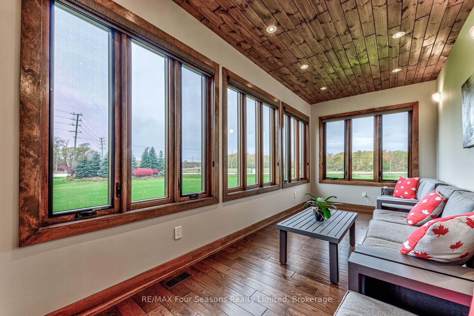 9 Windrose Valley Boulevard • Clearview, ON photo 17