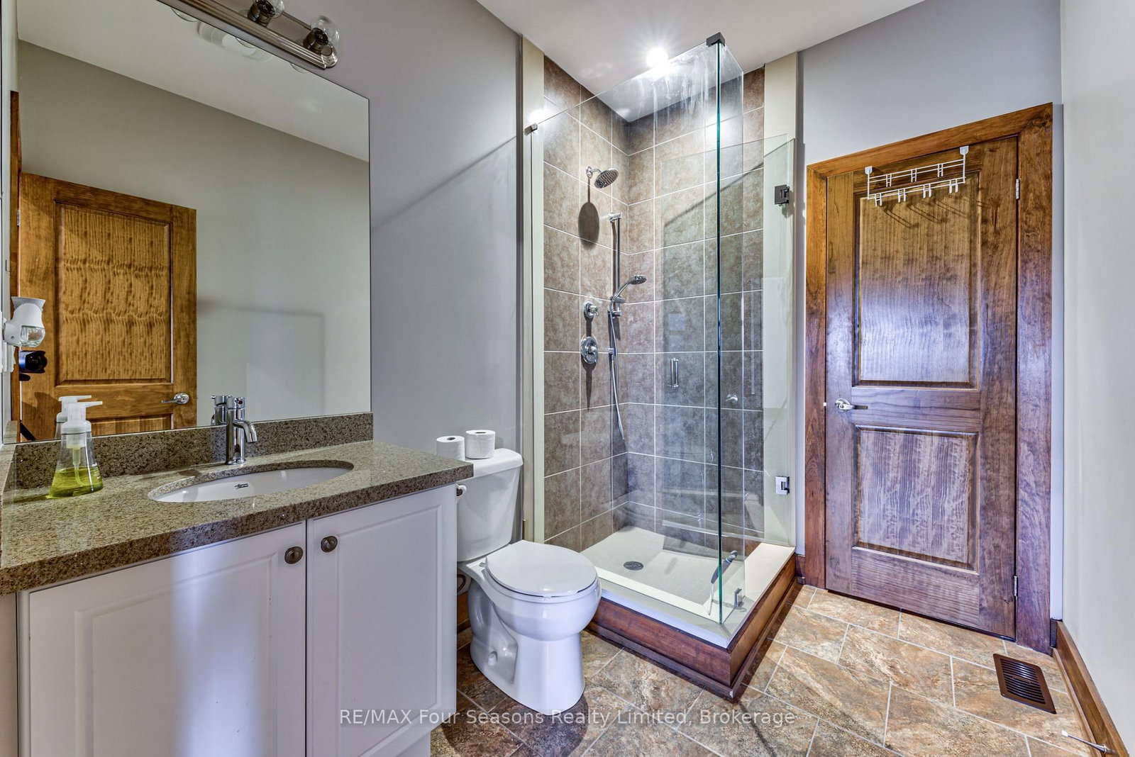 9 Windrose Valley Boulevard • Clearview, ON photo 26