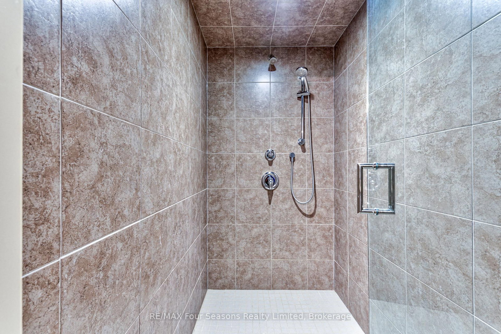9 Windrose Valley Boulevard • Clearview, ON photo 39