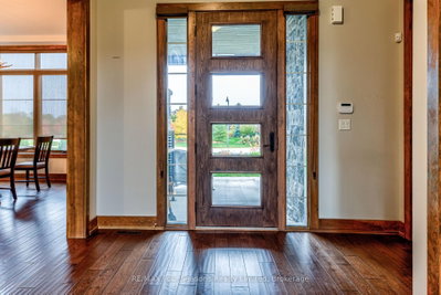 9 Windrose Valley Boulevard • Clearview, ON photo 4