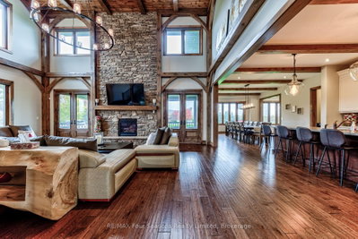 9 Windrose Valley Boulevard • Clearview, ON photo 5