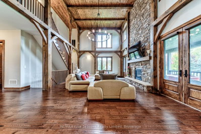9 Windrose Valley Boulevard • Clearview, ON photo 6