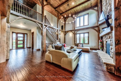 9 Windrose Valley Boulevard • Clearview, ON photo 7