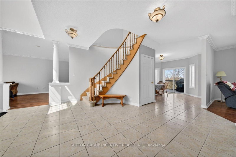 6 Silvercreek Cres, Barrie, L4N 0Z8 | Image 3