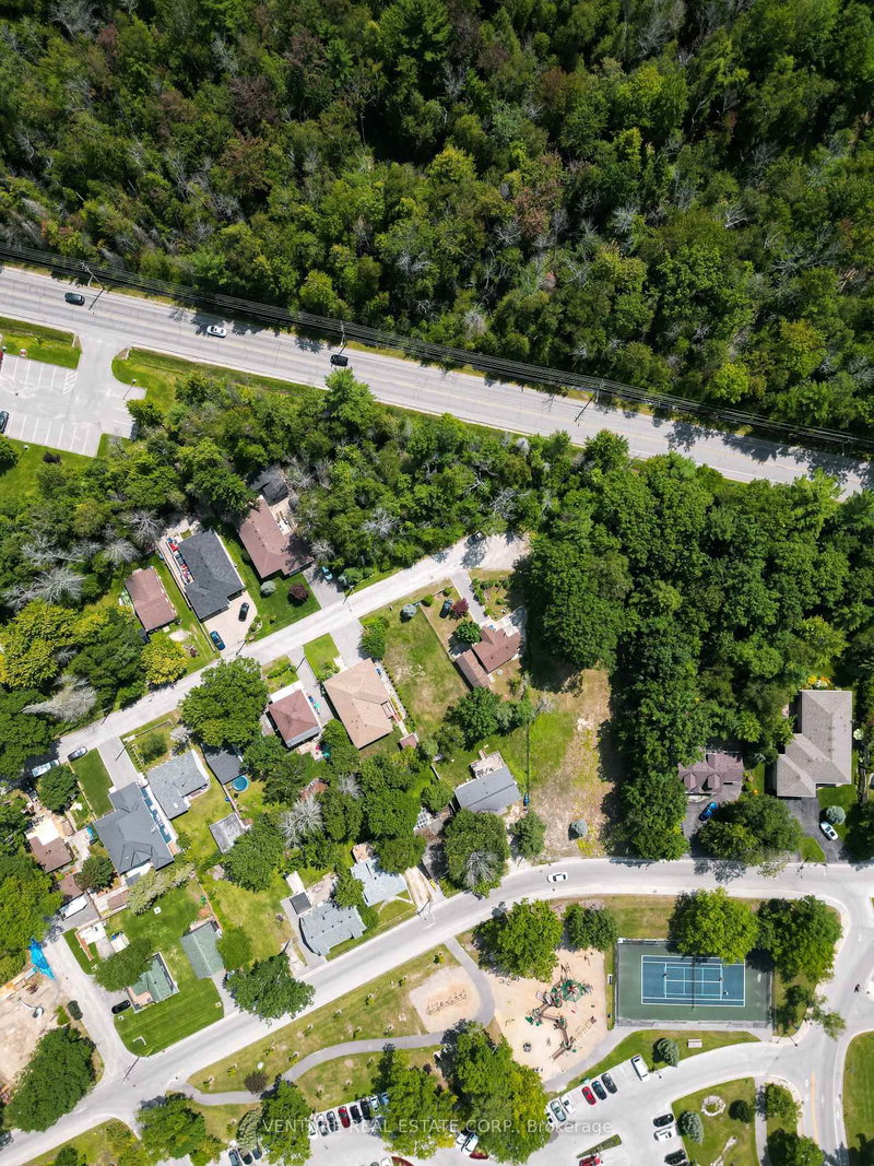 74 Forest Ave photo 4