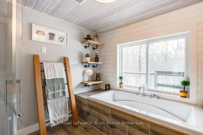 36 Meadows Avenue • Tay, ON photo 9
