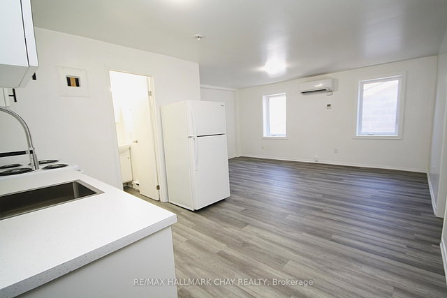 3 - 58 Queen Street W