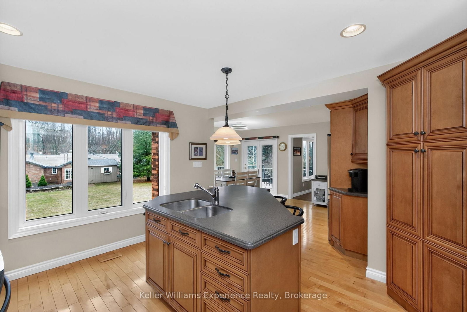 27 Rosewood Avenue • Springwater, ON photo 17