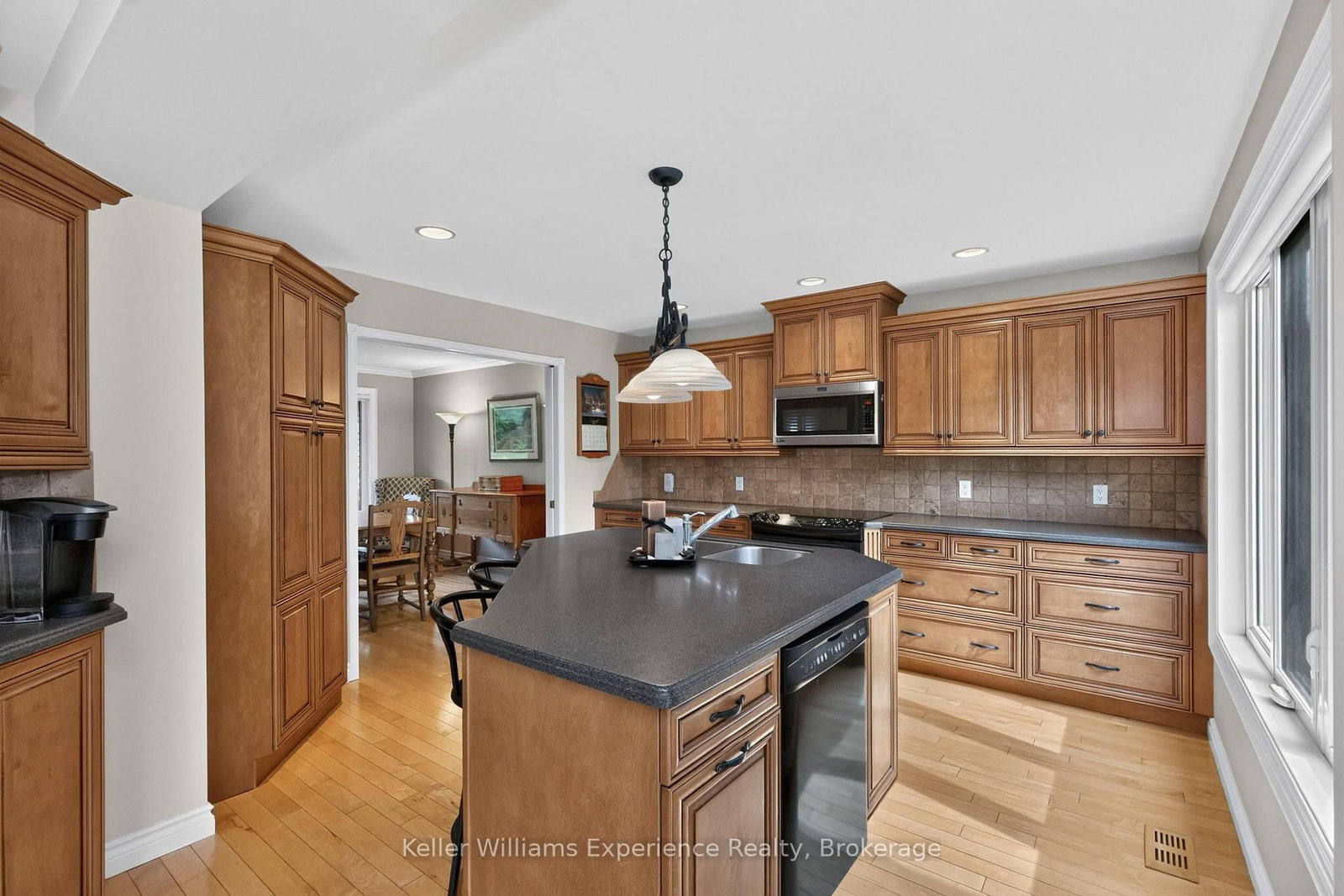 27 Rosewood Avenue • Springwater, ON photo 18