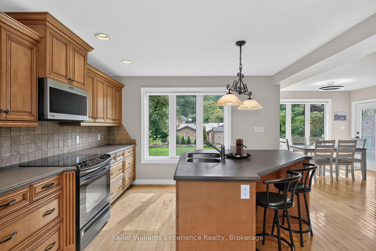 27 Rosewood Avenue • Springwater, ON photo 21