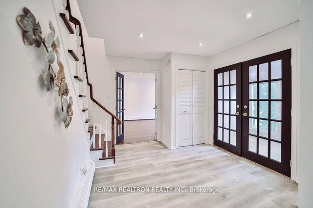 18 Debra Crescent