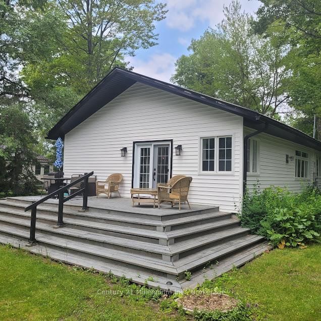 19 HASTINGS Avenue • Tiny, ON photo 3