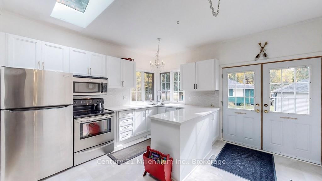 19 HASTINGS Avenue • Tiny, ON photo 4
