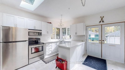 19 HASTINGS Avenue • Tiny, ON photo 4