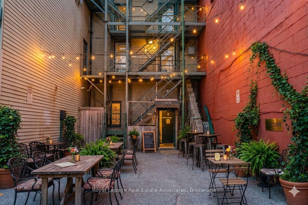 133 Dunlop Street E