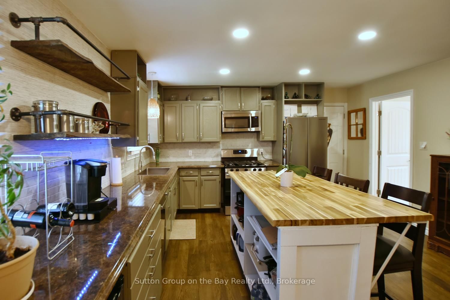 238 McCrea Drive • Clearview, ON photo 8