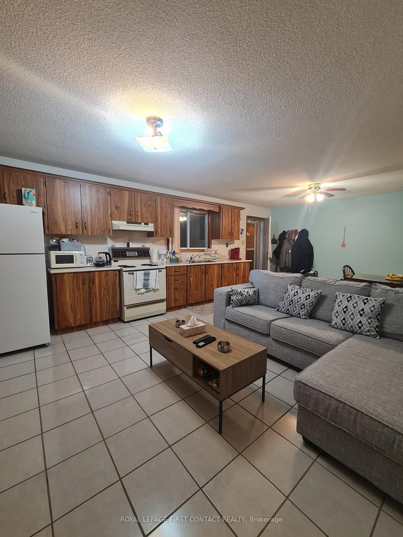 Unit 1 - 1307 River road east Road