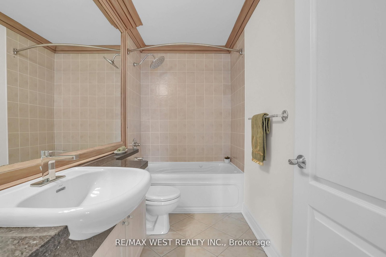 2 Toronto Street • #PH1 1 • Barrie, ON photo 10