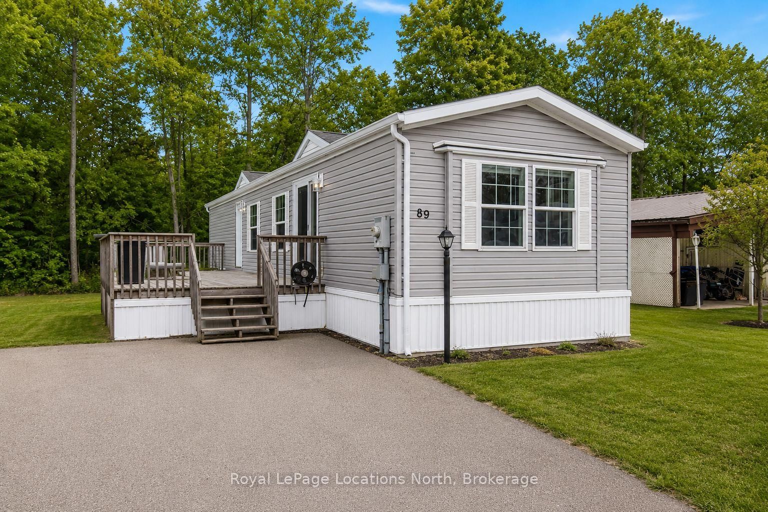 89 GEORGIAN GLEN Drive • Wasaga Beach, ON photo 2