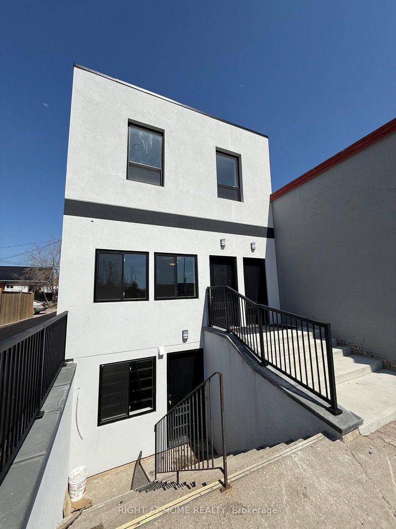 28 West Street N