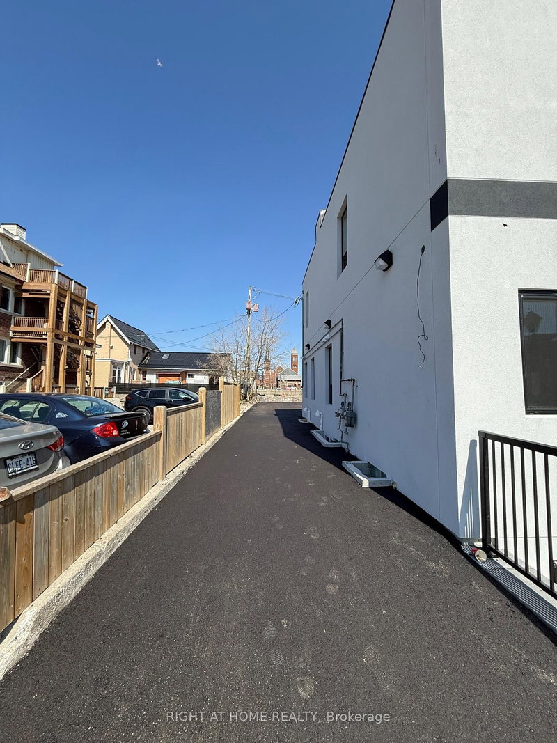 28 West Street N