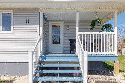 11 Stalker Street • Collingwood, ON photo 2