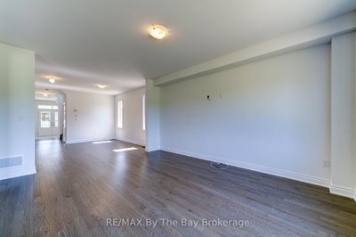 16 Misty Ridge Road • Wasaga Beach, ON photo 8