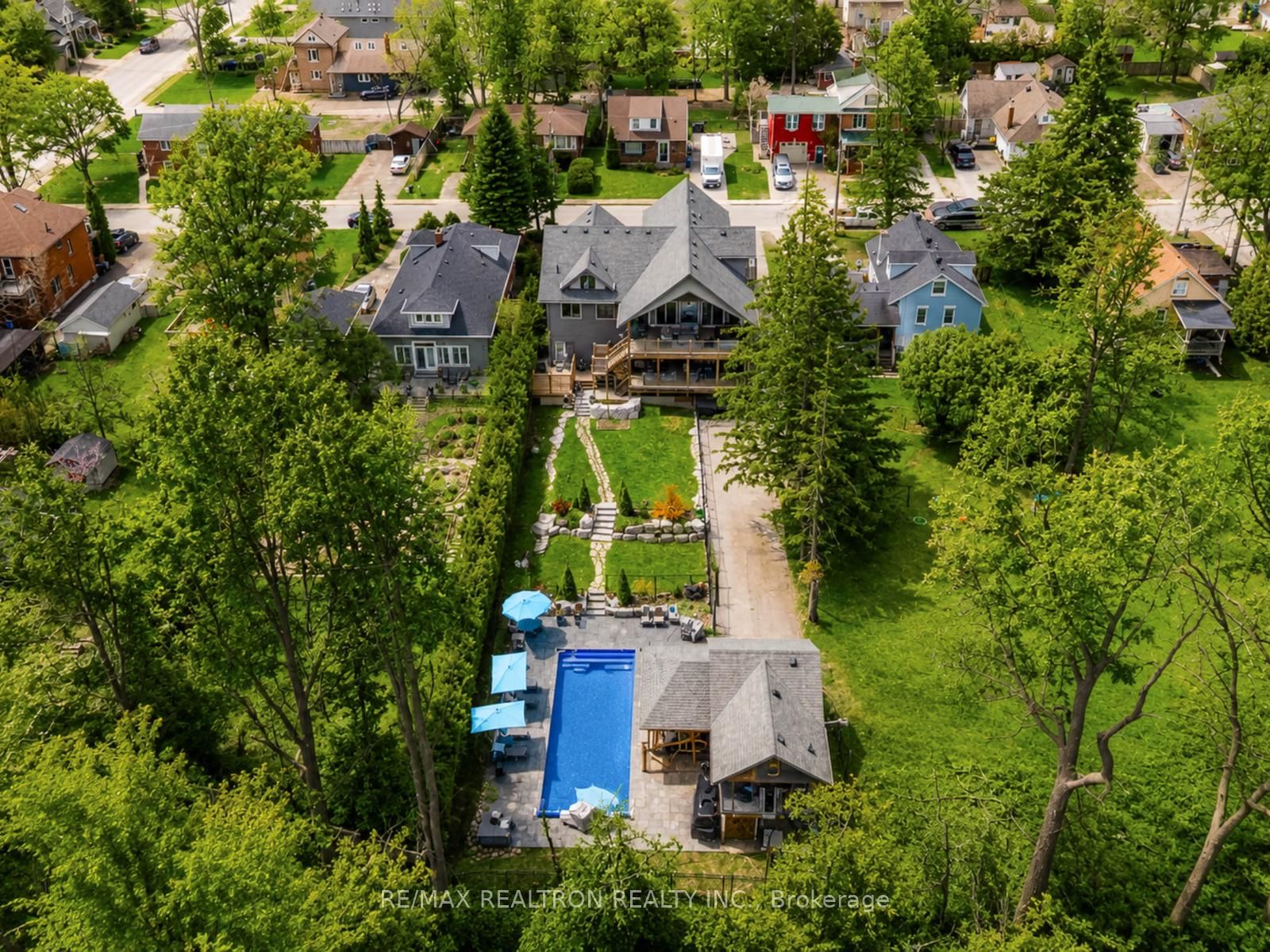 115 Clapperton Street • Barrie, ON photo 5