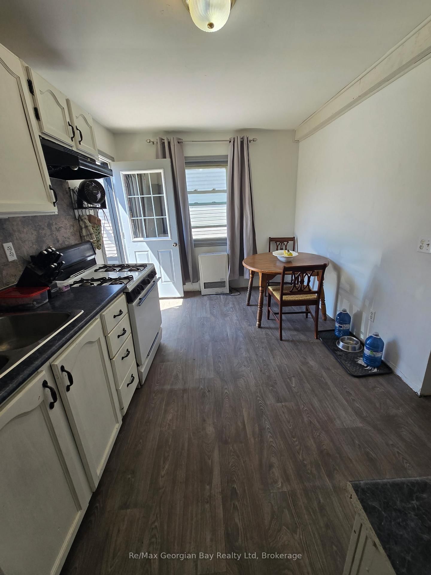111 ANDREW Street S