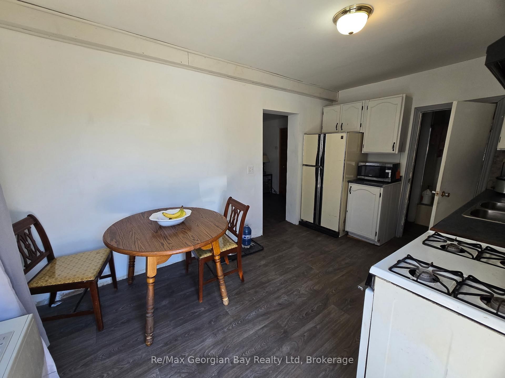 111 ANDREW Street S