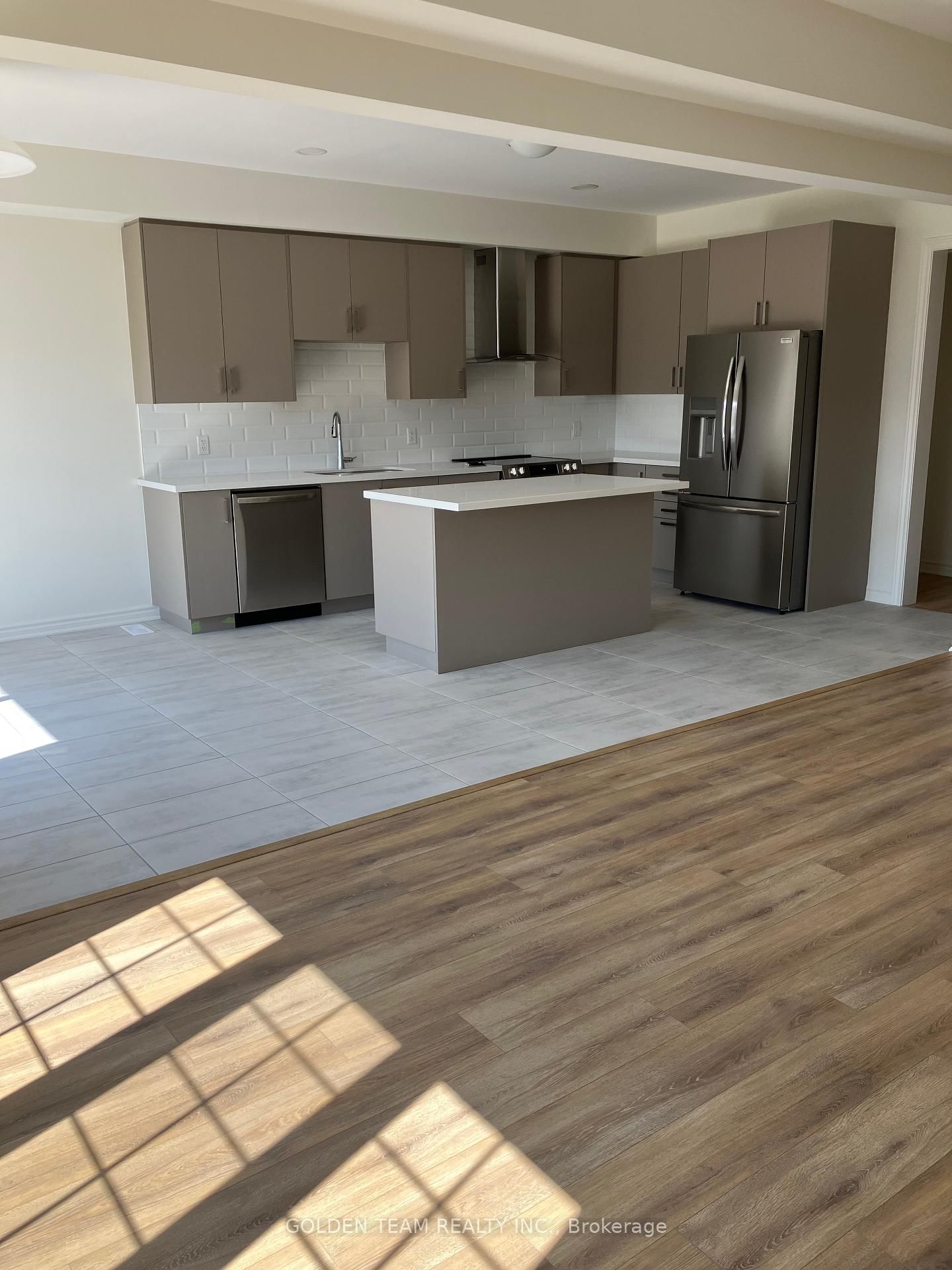 225 McKenzie Drive N - Photo 3