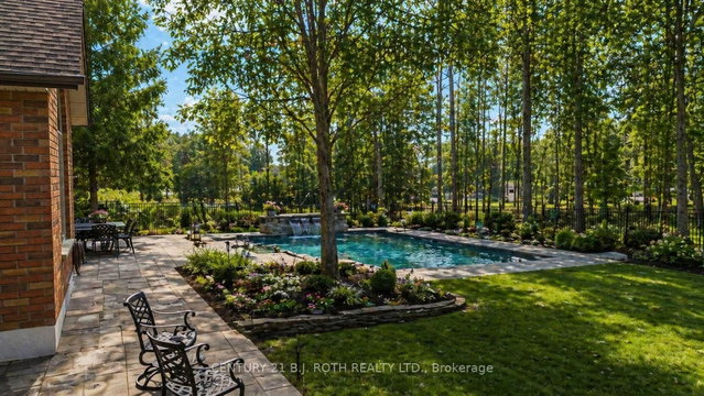 6 Lloyd Cook Drive E