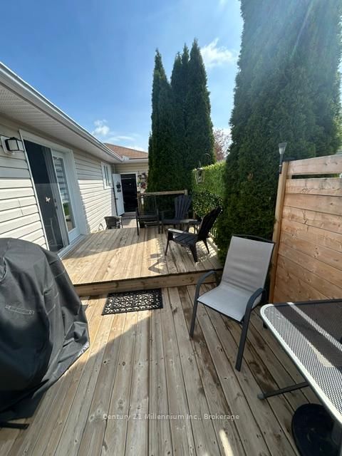 8 Kentucky Avenue • Wasaga Beach, ON photo 2