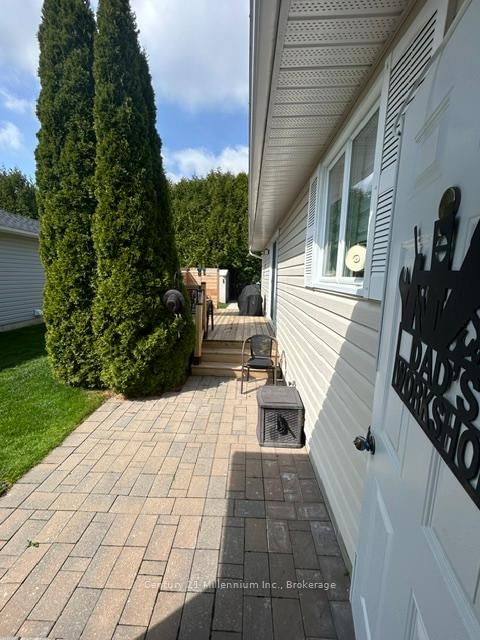 8 Kentucky Avenue • Wasaga Beach, ON photo 3