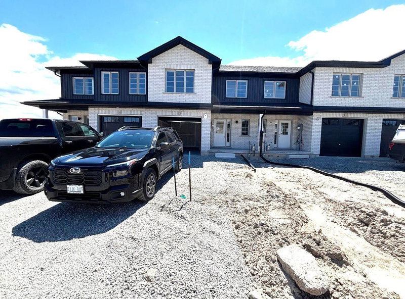 home for lease on 33 Strath Crescent