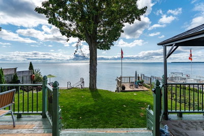 115 Lakeshore Road W • Oro-Medonte, ON photo 2